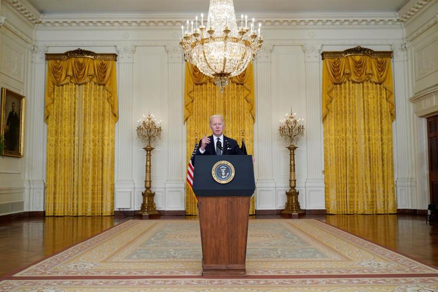 Ο πρόεδρος των ΗΠΑ Τζο Μπάιντεν την ώρα που απευθύνει διάγγελμα/Associated Press