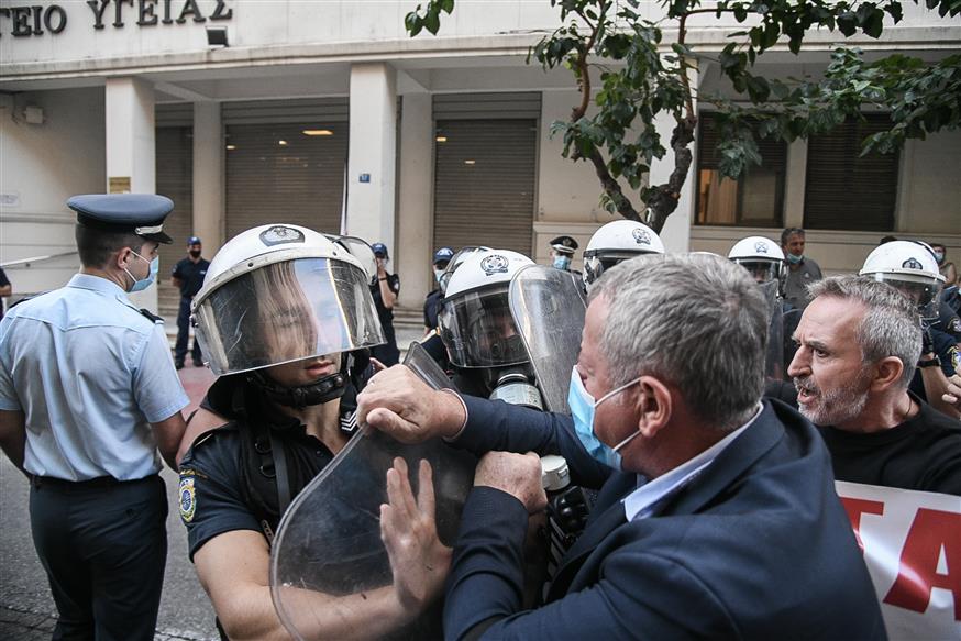 Αστυνομική βία καταγγέλει ο πρόεδρος της ΠΟΕΔΗΝ Μιχάλης Γιαννάκος (Copyright: Eurokinissi/Στέλιος Μίσινας)