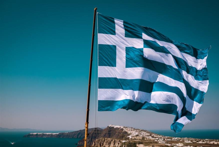 Ελληνική Σημαία στη Σαντορίνη / Cyclades24.gr