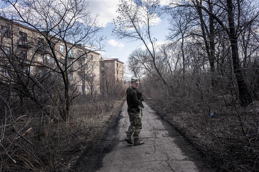 Ουκρανός στρατιώτης/(AP Photo/Evgeniy Maloletka)