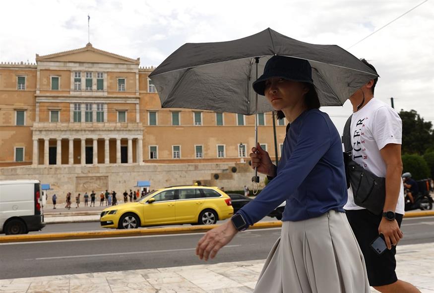 Ζέστη στο κέντρο της Αθήνας (ΙΝΤΙΜΕ/ΛΙΑΚΟΣ ΓΙΑΝΝΗΣ)