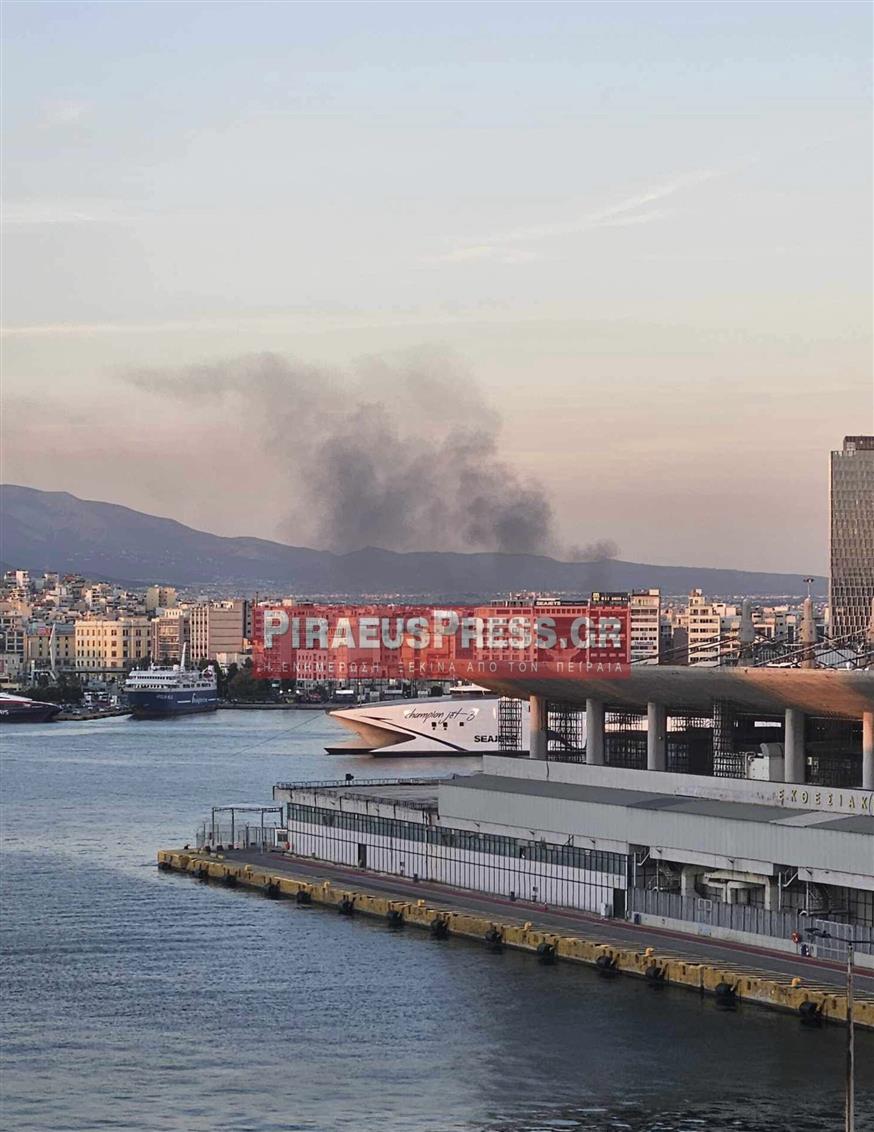 Φωτιά τώρα σε εγκαταλελειμμένο κτίριο στη Νίκαια