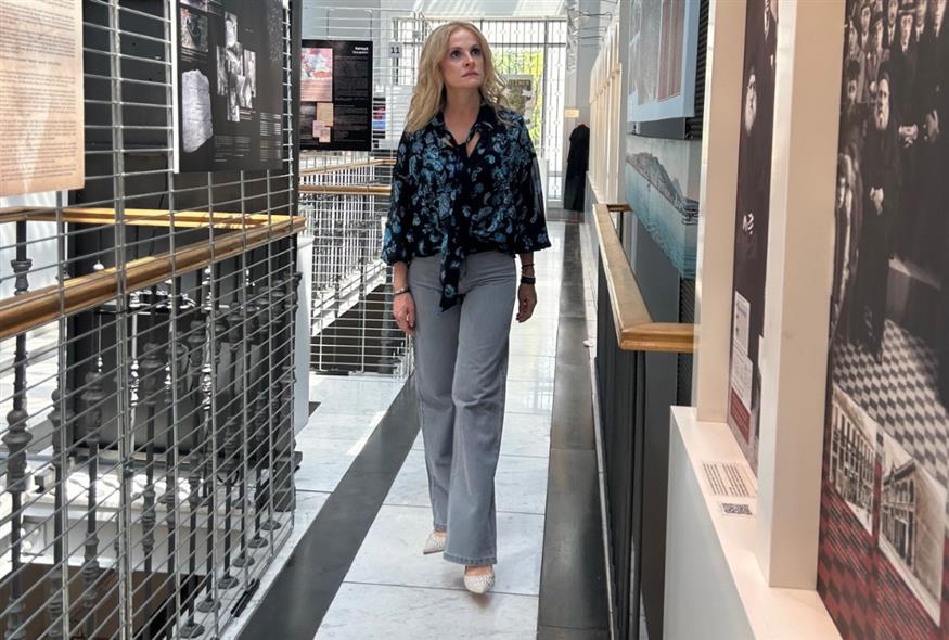 Στιγμιότυπο από τα γυρίσματα της εκπομπής «Κυρίες του ρεμπέτικου» με την Ηρώ Σαΐα