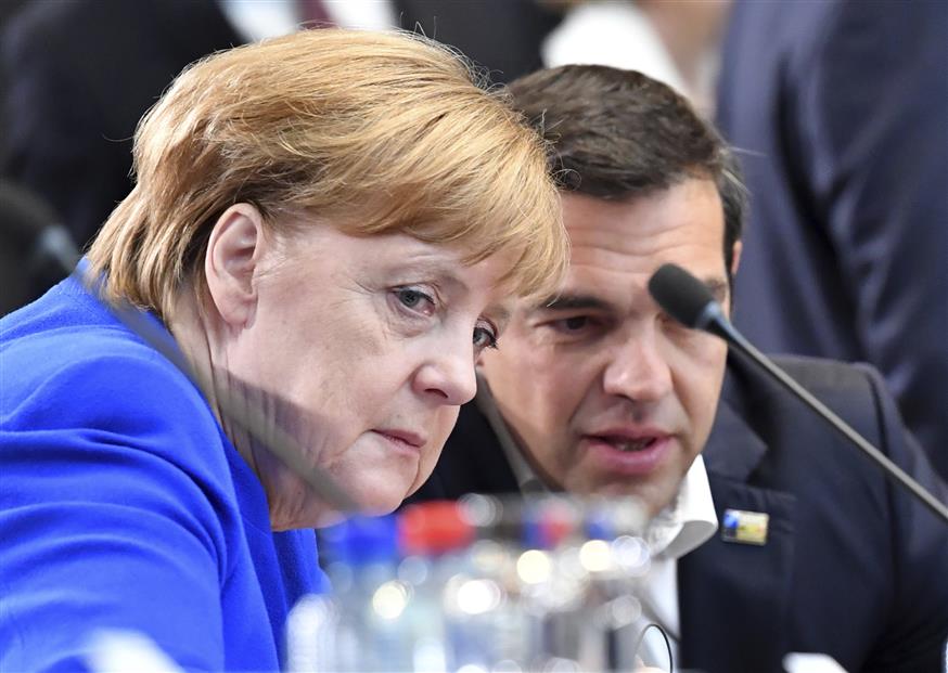 Merkel & Tsipras/(AP Photo/Geert Vanden Wijngaert)