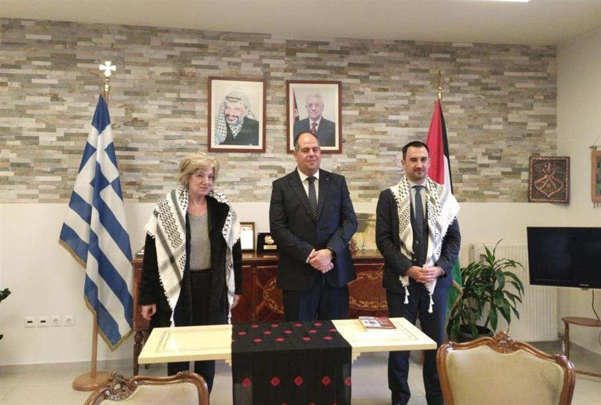 Αλέξης Χαρίτσης και Σία Αναγνωστοπούλου συναντήθηκαν με τον πρέσβη της Παλαιστίνης, Γιούσεφ Ντόρκχομ (Eurokinissi)