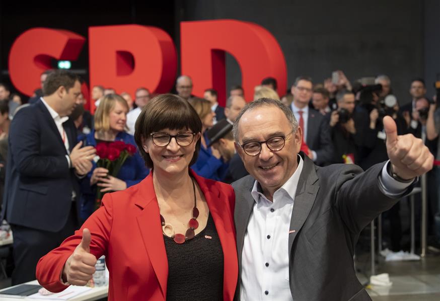 Η νέα ηγέσια του SPD έπειτα από το συνέδριο της παράταξης στις 6 Δεκεμβρίου στο Βερολίνο (AP Photo)