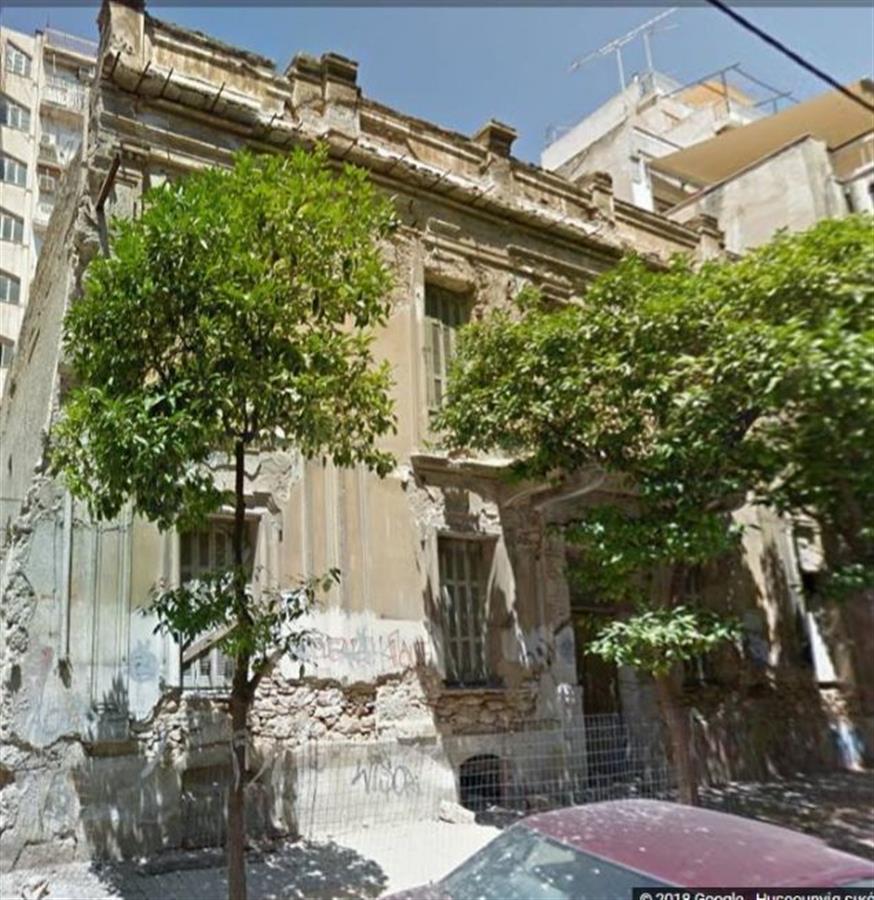 To κτίριο στον Πειραιά πριν από την κατάρρευση (Πηγή: piraeus press)