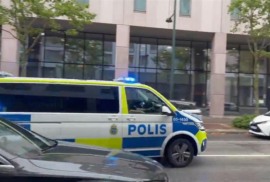 Η σουηδική αστυνομία κατευθύνται στο εμπορικό κέντρου του Μάλμε (Video Capture)