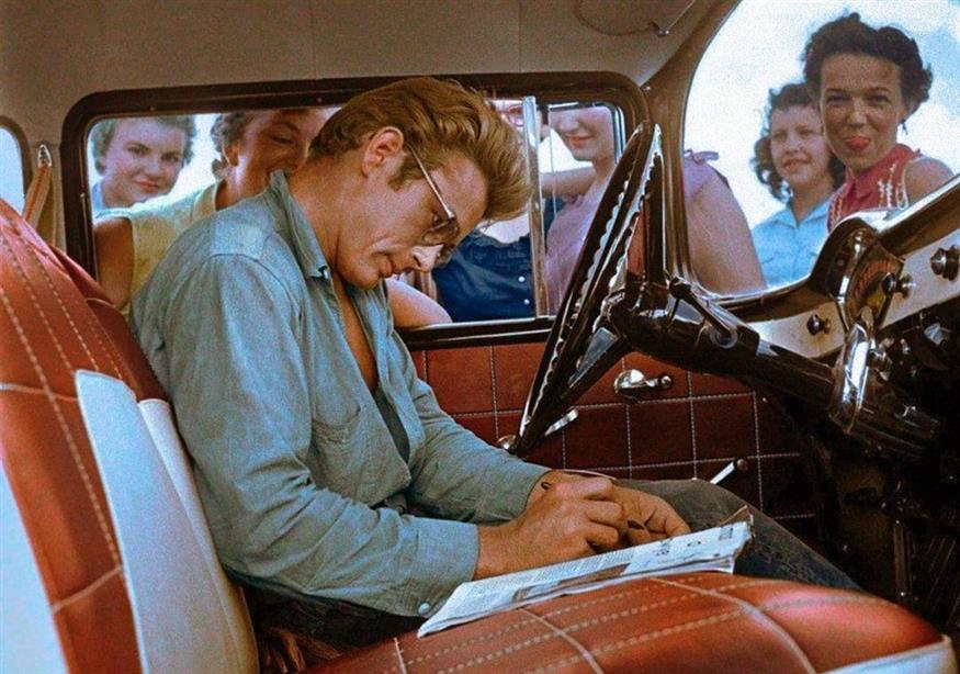 Ένα αυτόγραφο και μετά ραντεβού με την αιωνιότητα... Ένα αυτόγραφο και μετά ραντεβού με την αιωνιότητα...