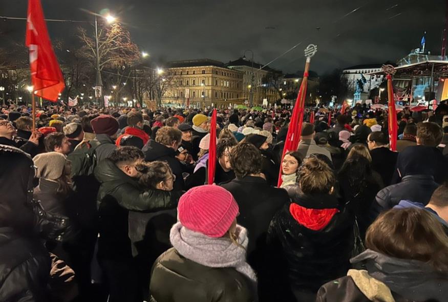 διαδηλώσεις κατά της ακροδεξιάς στην Αυστρία/THE BOSS ROSS/TWITTER