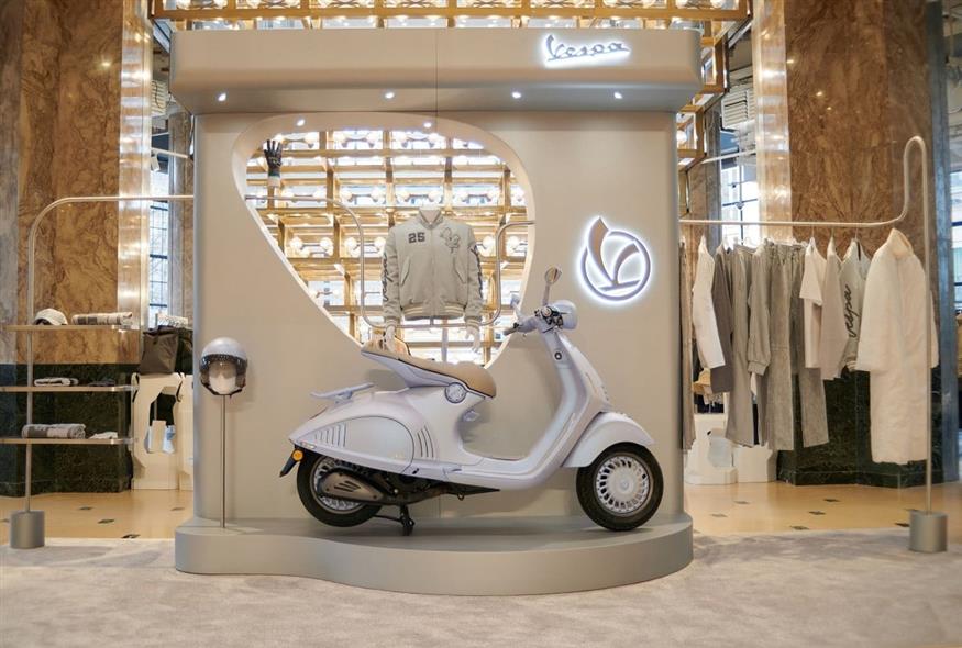 Vespa 946 Snake