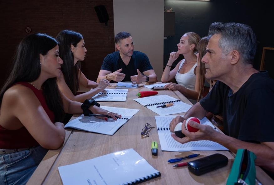 Από τις πρόβες της παράστασης «Αλιγάτορες» (Copyright: Χριστίνα Φυλακτοπούλου)