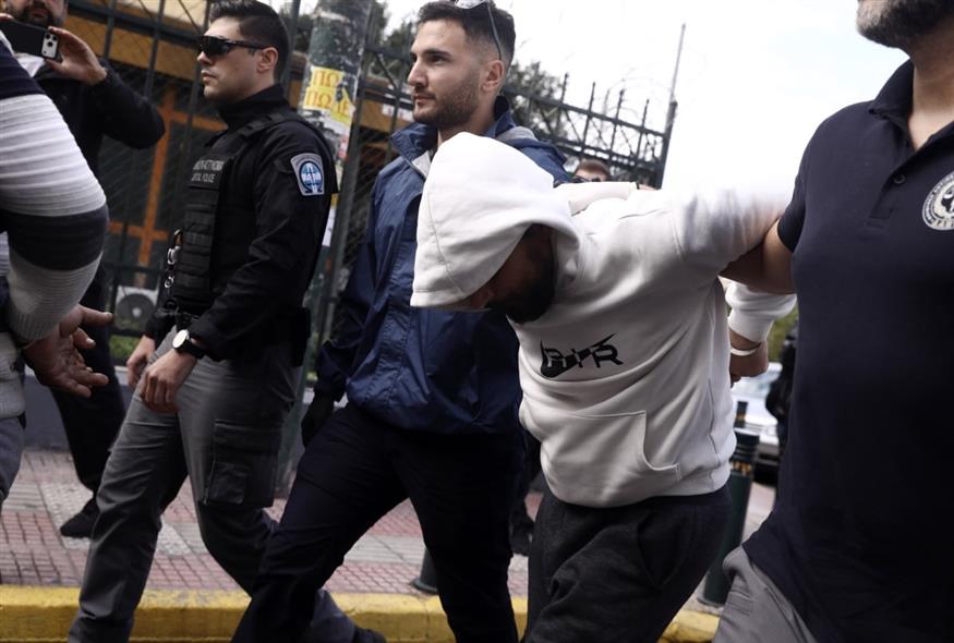 Έκρηξη στην Πλάκα: Βαρύ ποινικό παρελθόν για τους τρεις συλληφθέντες (INTIME) Έκρηξη στην Πλάκα: Βαρύ ποινικό παρελθόν για τους τρεις συλληφθέντες (INTIME)