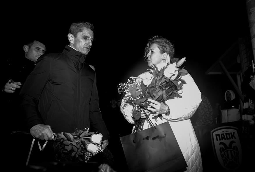 Βουβός πόνος στην Τούμπα για τους επτά νεκρούς οπαδούς του ΠΑΟΚ - Σιωπηλός φόρος τιμής από παίκτες, προπονητή, διοίκηση και κόσμο