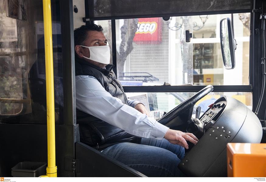 Οδηγός αστικού λεωφορείου με μάσκα (ΜΟΤΙΟΝΤΕΑΜ/ ΒΕΡΒΕΡΙΔΗΣ ΒΑΣΙΛΗΣ)