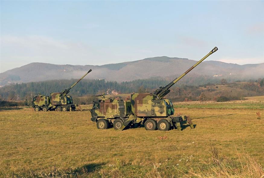 Σερβικά στρατιωτικά οχήματα (Serbian Defense Ministry Press Service via AP)
