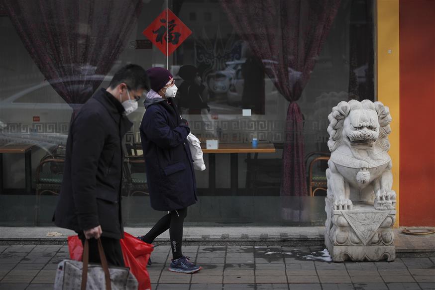 Κοροναϊός στην Κίνα/(AP Photo/Andy Wong)