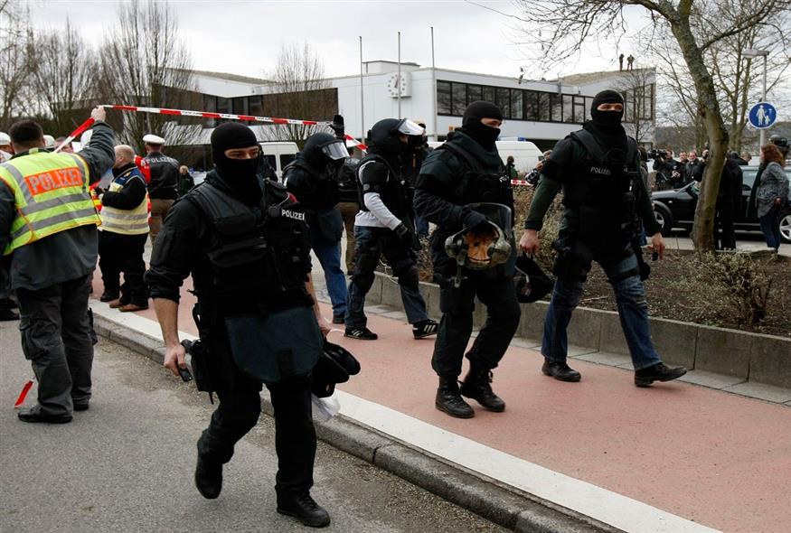 Αστυνομία στην Στουτγάρδη (AP Photo/Thomas Kienzle)