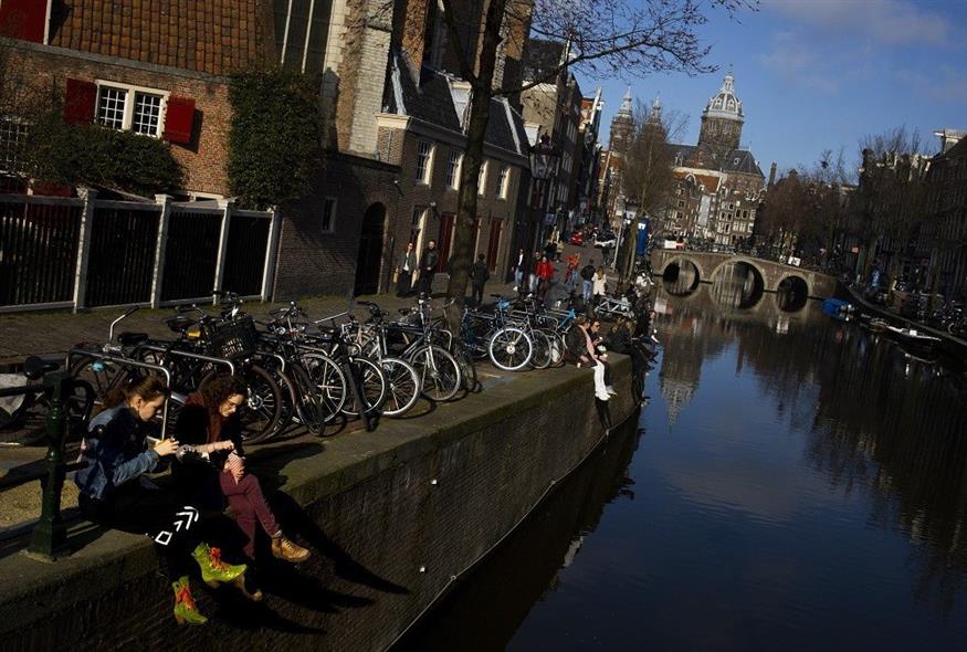 Κανάλι στην ολλανδική πρωτεύουσαν (Associated Press)