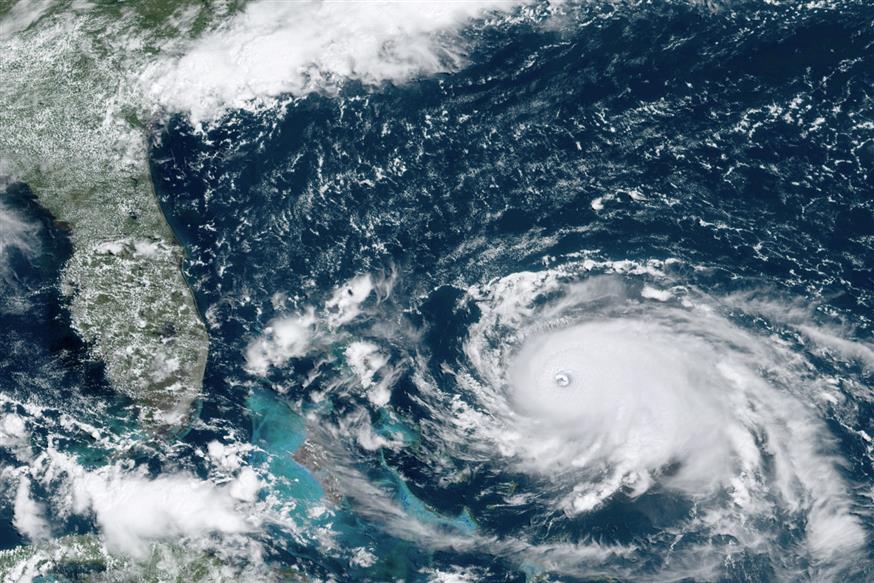 O κυκλώνας Ντόριαν πάνω από τον Ατλαντικό, σε δορυφορική λήψη (NOAA via AP)