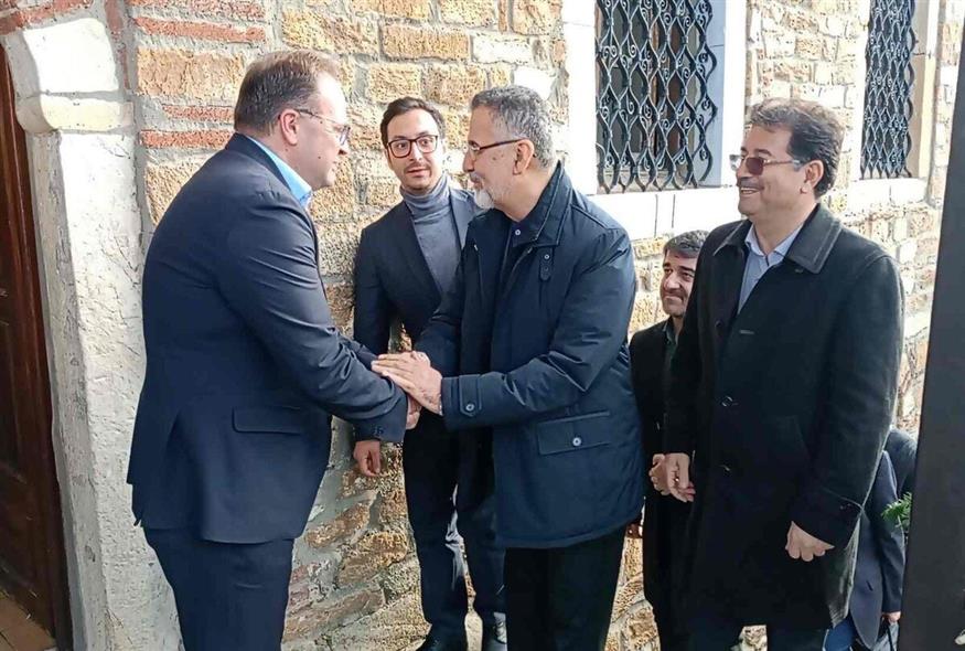 Ο δήμαρχος Αριστοτέλη Στέλιος Βαλιάνος με τον Υπουργό Πολιτισμού και την αντιπροσωπεία του Ιράν στη Νέα Ρόδα Χαλκιδικής Ο δήμαρχος Αριστοτέλη Στέλιος Βαλιάνος με τον Υπουργό Πολιτισμού και την αντιπροσωπεία του Ιράν στη Νέα Ρόδα Χαλκιδικής