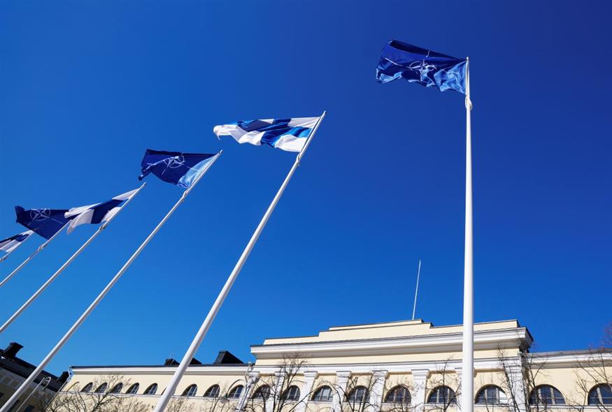 Σημαίες της Φινλανδίας και του ΝΑΤΟ (AP Photo/Sergei Grits)