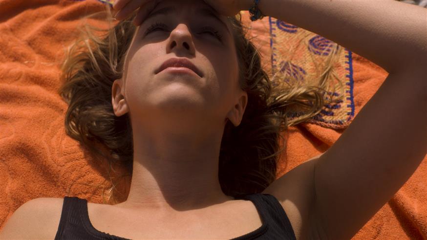 Σκηνή από την ταινία «Nia On Vacation» που θα προβληθεί στο Φεστιβάλ Ελληνικού Κινηματογράφου της Νέας Υόρκης