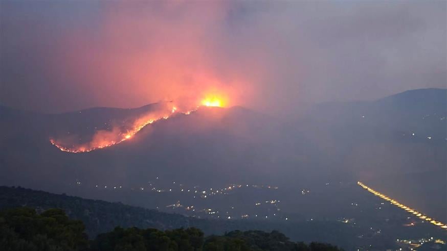 Φωτιά στα Γεράνεια Φωτιά στα Γεράνεια