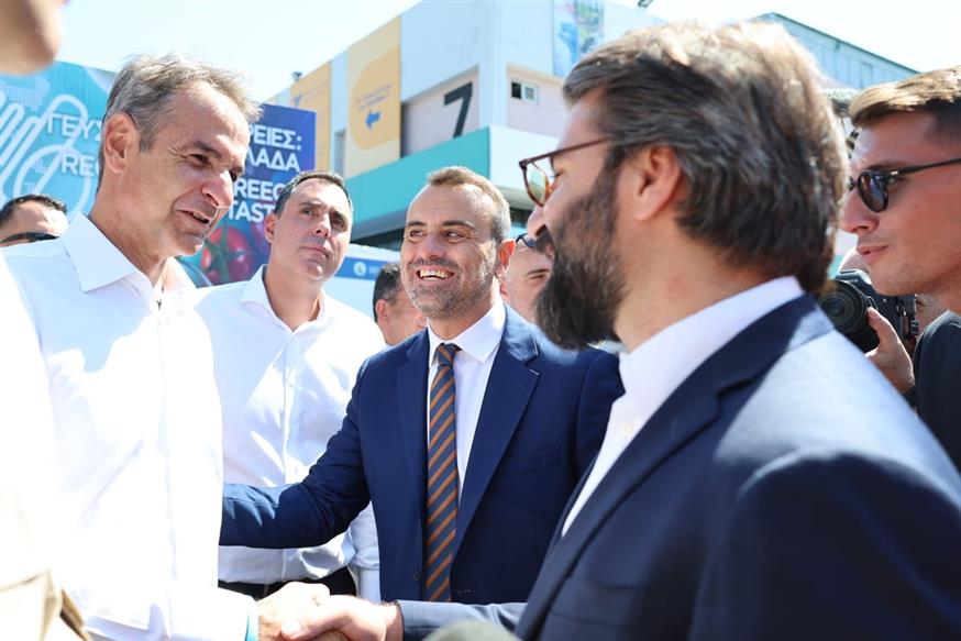 Στο περίπτερο του περίπτερο του OPEN TV, της Ημερησίας και του Έθνους ο Μητσοτάκης/Eurokinissi