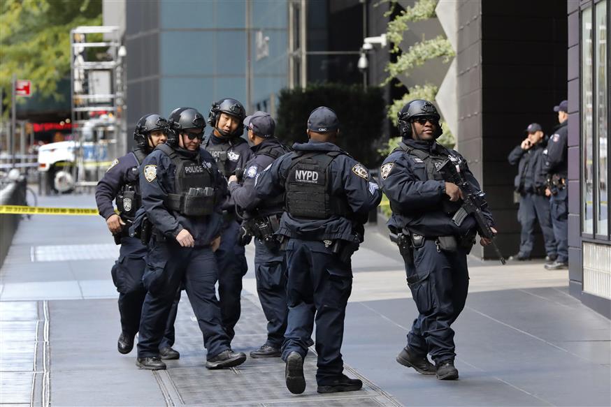 Συνεχίζονται οι έρευνες για τα τρομοδέματα στις ΗΠΑ (AP Photo/Richard Drew)