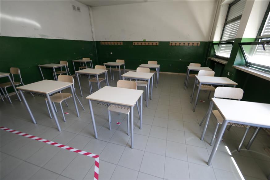 Προετοιμασία για το άνοιγμα των σχολείων στην Ιταλία/Copyright: AP Images