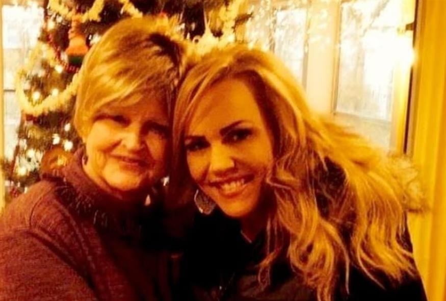 Πρώην Αμερικανίδα παρουσιάστρια συνελήφθη για τη δολοφονία της μητέρας της (FACEBOOK)