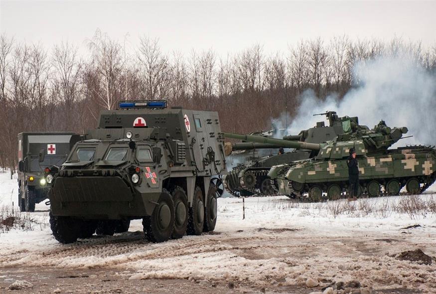 Στρατεύματα συγκεντρώνονται στα ρωσοουκρανικά σύνορα (AP)