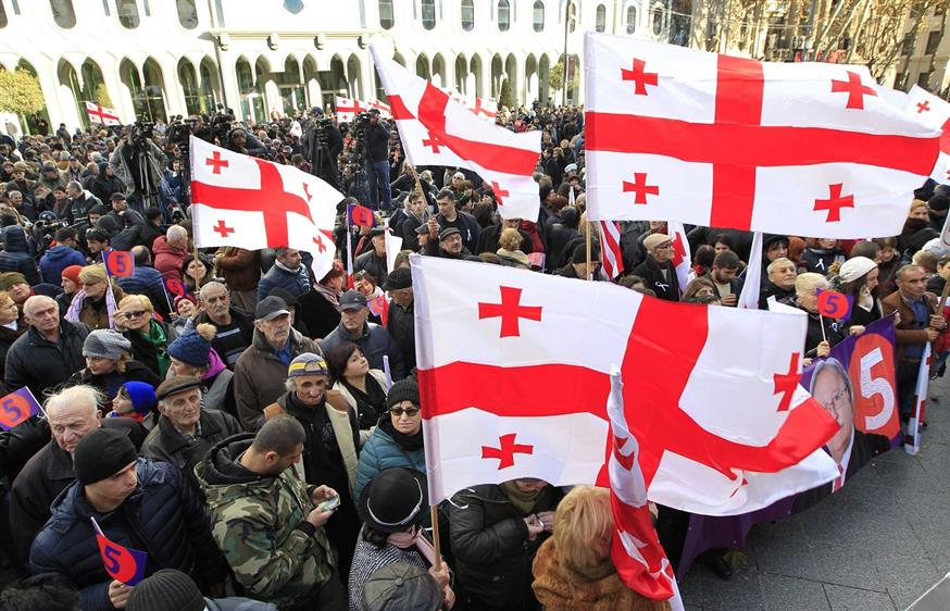 Διαδηλωτές στη Γεωργία (AP Photo/Shakh Aivazov)