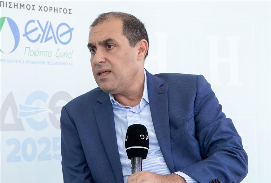 Ο Κώστας Κατσαφάδος