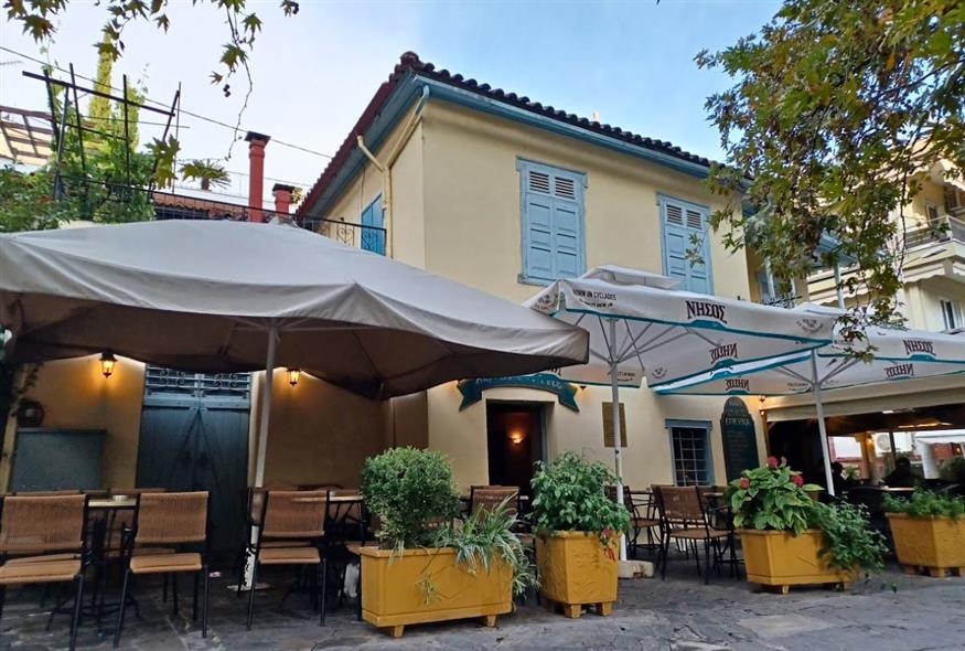 Το πατρογονικό σπίτι της συγγραφέα της «Κυρίας Ντορεμί» Λιλίκας Νάκου στεγάζει σήμερα cafe | © Χριστίνα Τσαμουρά Το πατρογονικό σπίτι της συγγραφέα της «Κυρίας Ντορεμί» Λιλίκας Νάκου στεγάζει σήμερα cafe | © Χριστίνα Τσαμουρά