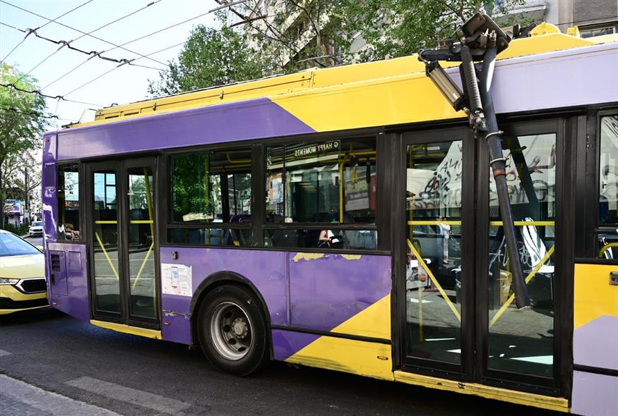 Ατύχημα στο κέντρο της Αθήνας - Τουριστικό Λεωφορείο (gallery)