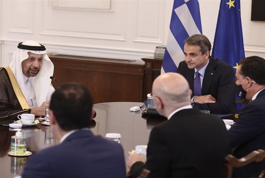 Συνάντηση πρωθυπουργού με τον υπουργό Επενδύσεων Σαουδικής Αραβίας/Γιάννης Λιάκος