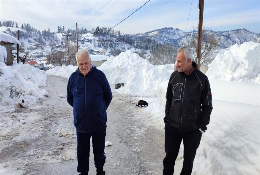 Θάφτηκαν στο χιόνι τα ορεινά χωριά στη Βόρεια Εύβοια