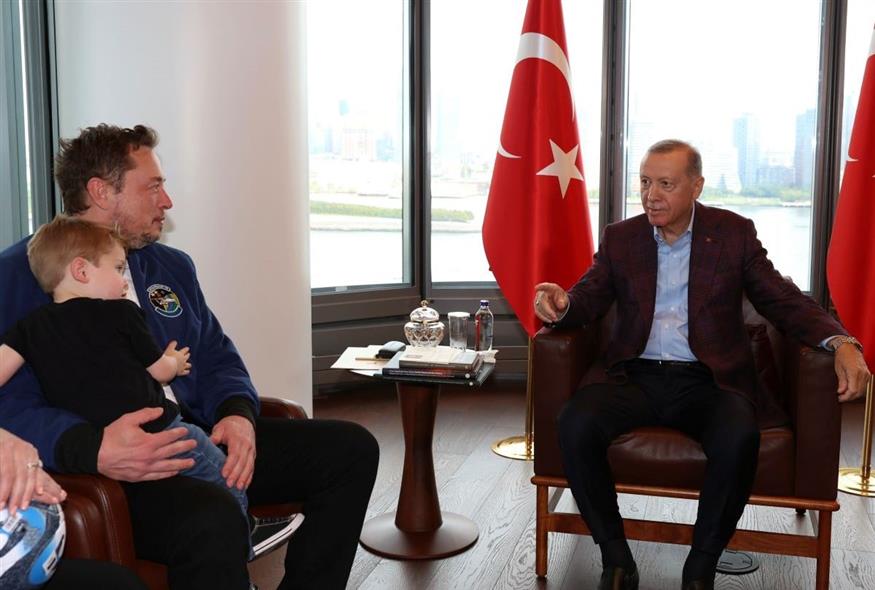 Στιγμιότυπο από τη συνάντηση Ερντογάν - Μασκ στη Νέα Υόρκη (Associated Press)