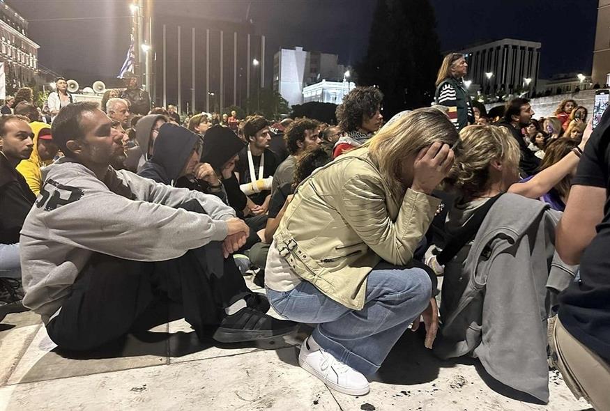 Σύνταγμα - καθιστική διαμαρτυρία