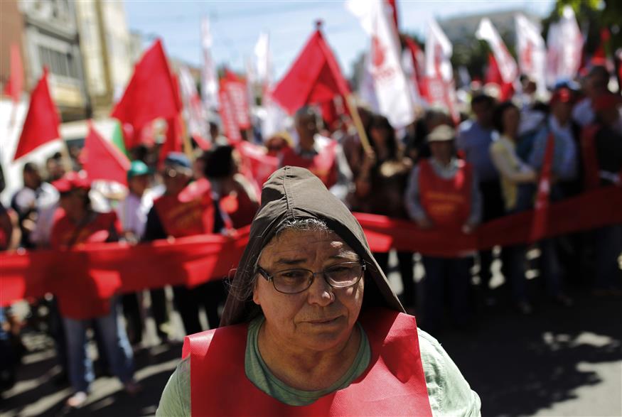 Διαδηλωτές στην Πορτογαλία (copyright: Associated Press)