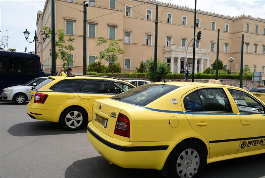 Ταξί (ΤΑΤΙΑΝΑ ΜΠΟΛΑΡΗ/EUROKINISSI)