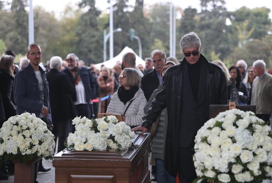 Σε λαϊκό προσκύνημα η σορός του Γιάννη Μπουτάρη/Εurokinissi