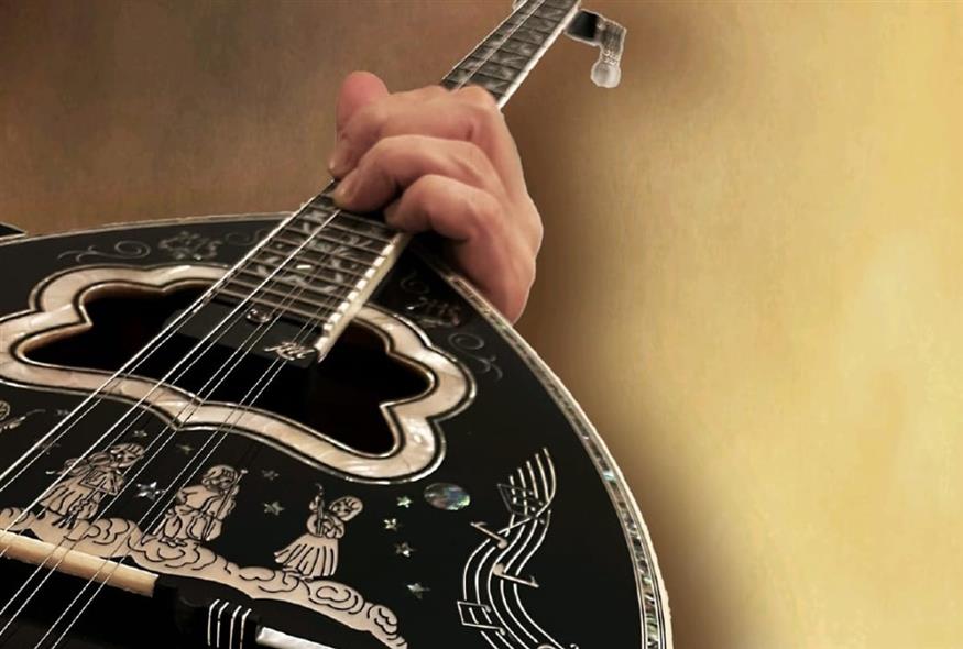 BuzukIST: Ο Ανδρέας Σαραντίδης μετατρέπει τις χορδές σε λέξεις και ενώνει Ελλάδα και Τουρκία