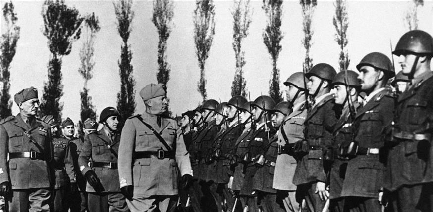 Επιθεώρηση στρατευμάτων από Μπενίτο Μουσολίνι, Οκτώβριος -1940 (AP Photo)