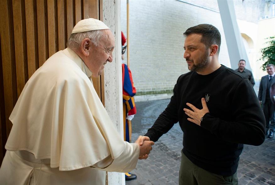 Συνάντηση Ζελένσκι - Πάπα Φραγκίσκου/ AP