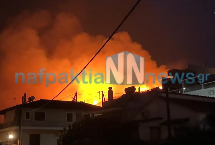 Φωτιά στη Ναύπακτο (nafpaktianews.gr)