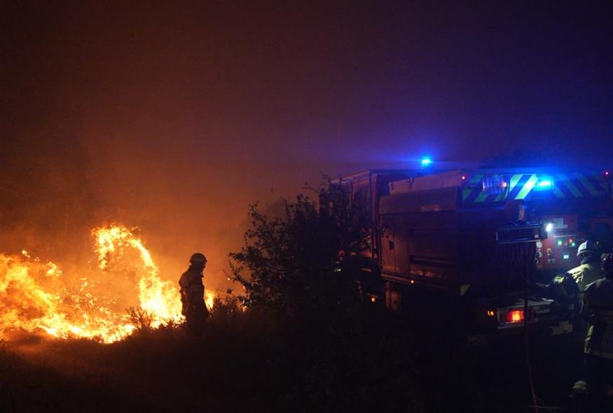 Σε ύψιστο συναγερμό παραμένουν η Γαλλία και η Ισπανία εξαιτίας των ανεξέλεγκτων πυρκαγιών (ΑP) Σε ύψιστο συναγερμό παραμένουν η Γαλλία και η Ισπανία εξαιτίας των ανεξέλεγκτων πυρκαγιών (ΑP)