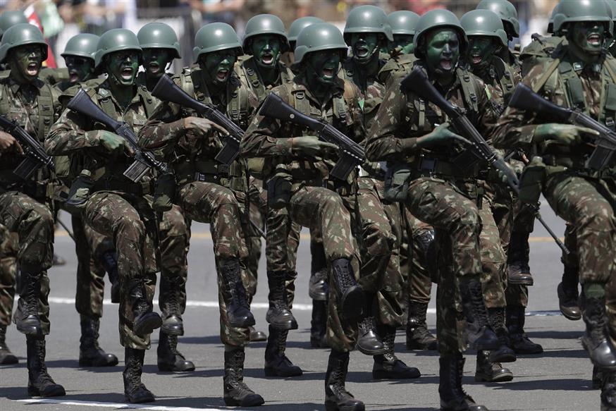 Βραζιλιάνοι στρατιώτες (AP Photo/Eraldo Peres)
